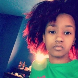 Meet your Posher, Dominique